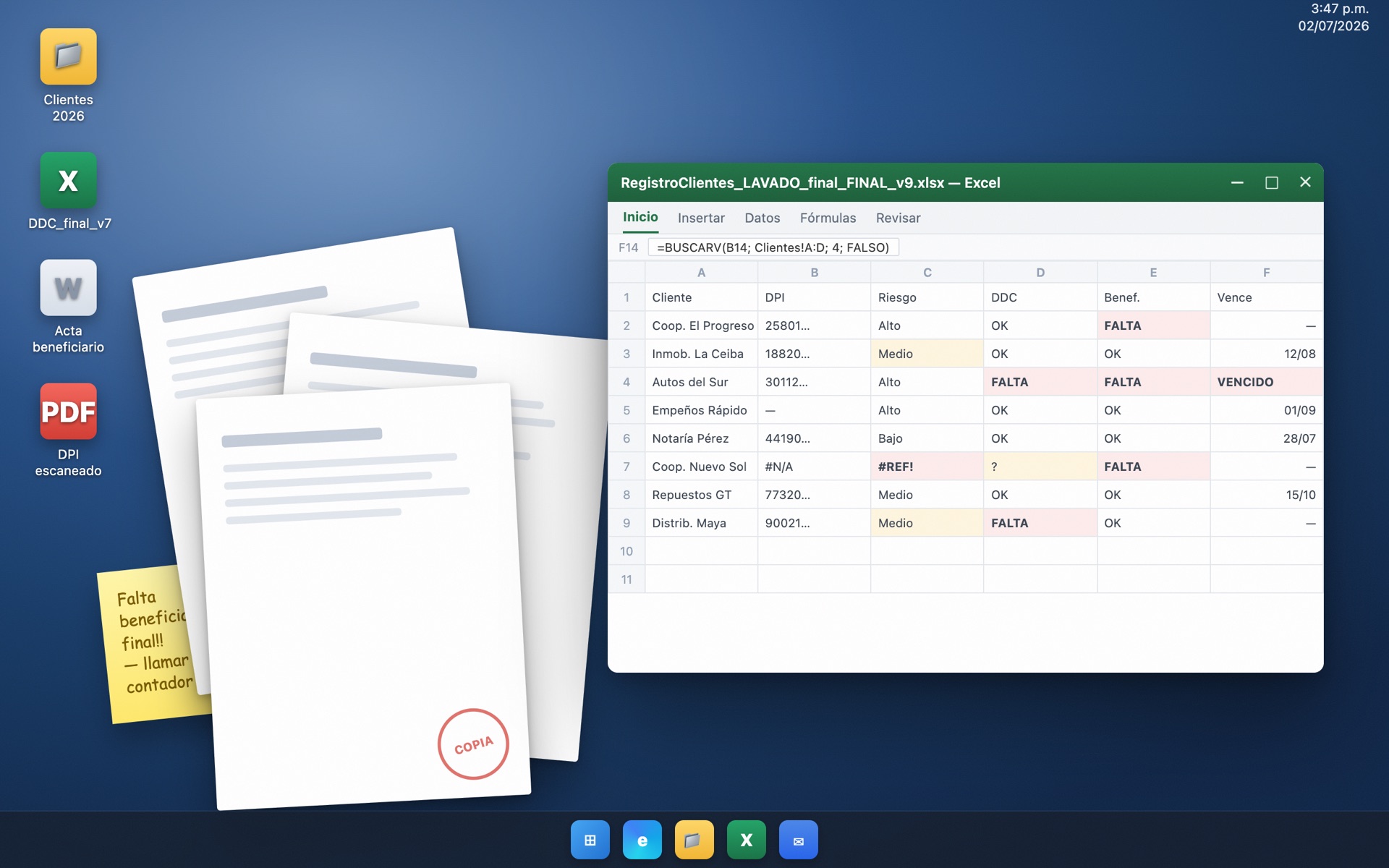 Escritorio de Windows saturado: una hoja de cálculo con errores y documentos dispersos sin trazabilidad